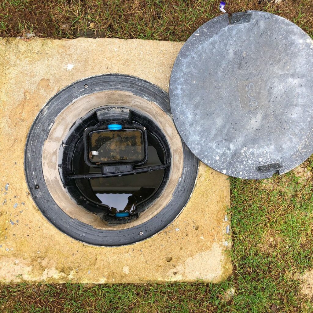 Opened below-ground grease trap